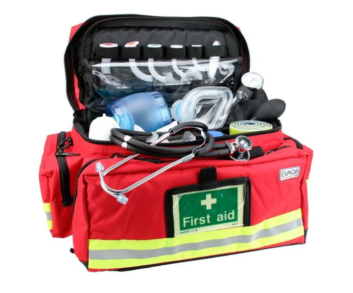 Kit d'urgence médicale main product photo
